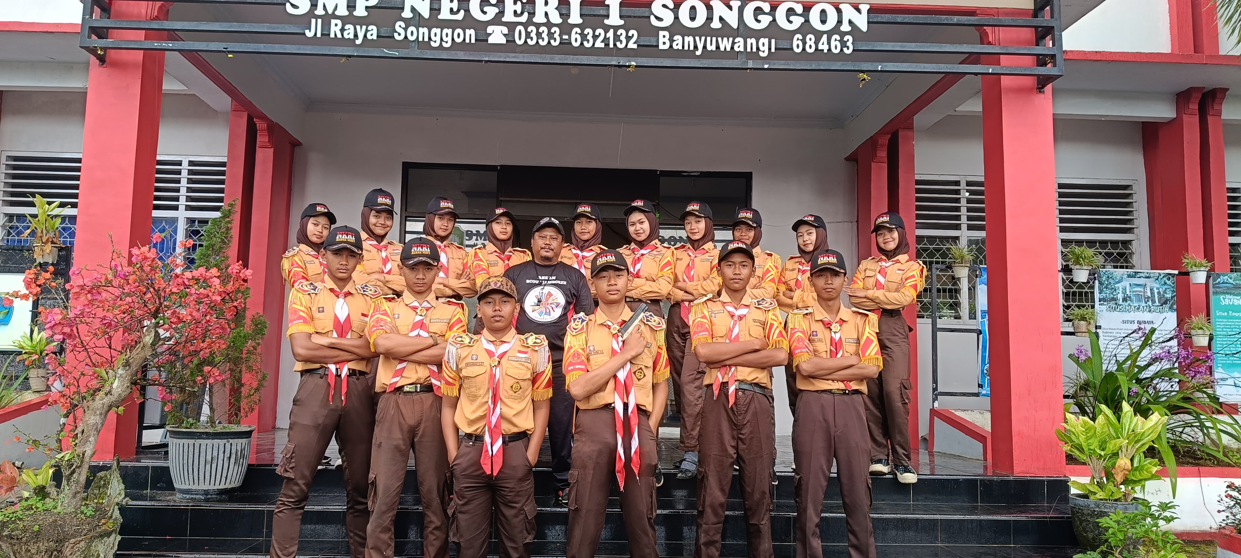 BIKIN SENDIRI : Kostum peleton SMPN 1 Songgon akan menjadi kejutan sendiri saat LKBB nanti