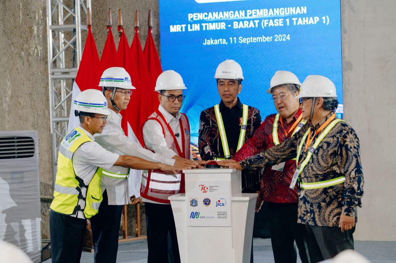 Presiden RI Joko Widodo saat meresmikan pencanangan MRT Jakarta Lin Timur-Barat.