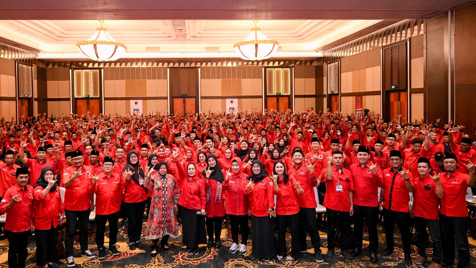 Ribuan pengurus DPC, PAC, dan ranting serta kader PDIP mengikuti rakercabsus di eL Hotel Banyuwangi, Jumat (13/9).