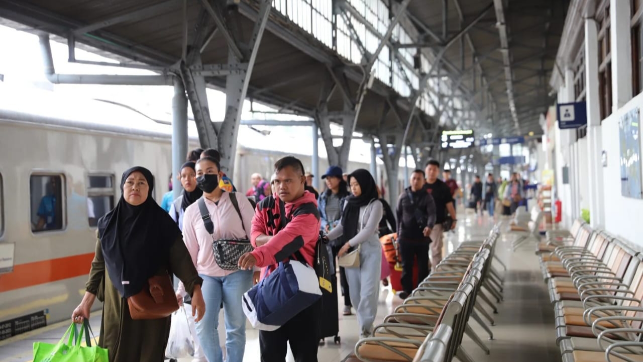 PT KAI menambah jumlah kereta pada rangkaian kereta api ke berbagai tujuan favorit untuk meningkatkan kapasitas selama Libur Maulid Nabi Muhammad SAW.