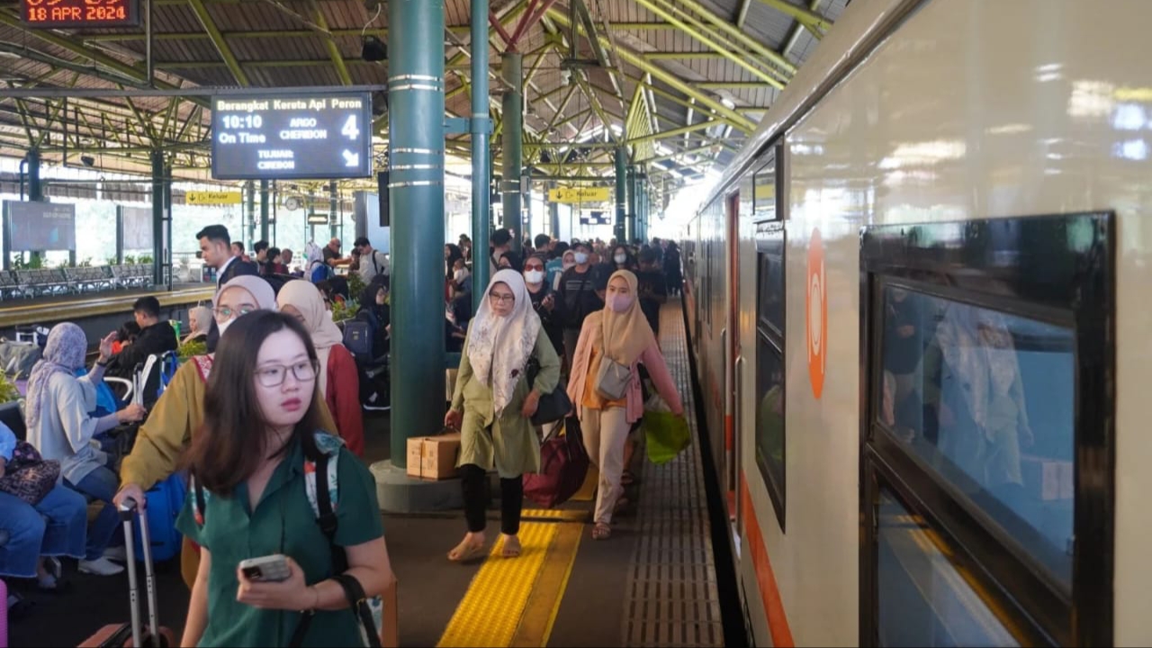 Penumpang kereta api meningkat saat arus balik libur Maulid Nabi.
