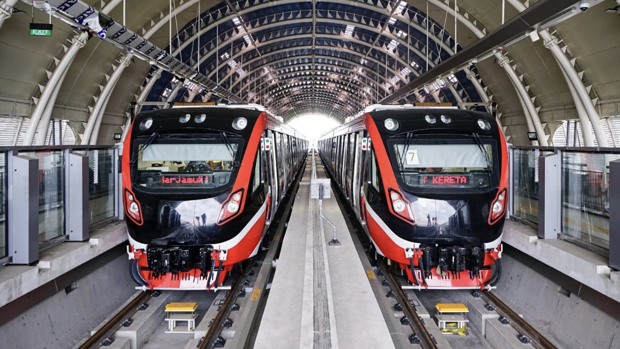 LRT Jabodebek mengalami peningkatan penumpang selama libur Maulid Nabi.
