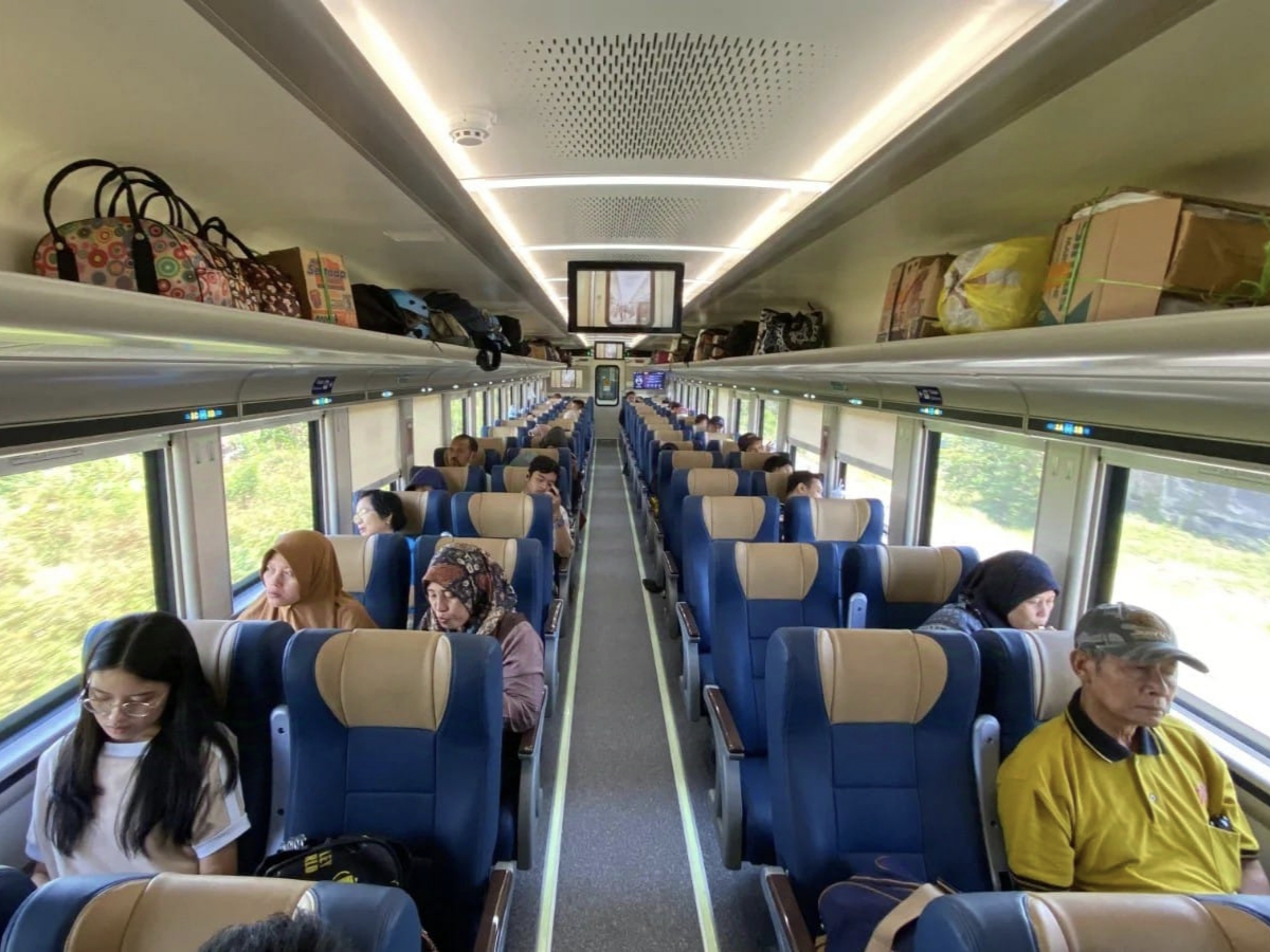 KAI menghadirkan kereta kelas ekonomi stainless steel new generation.