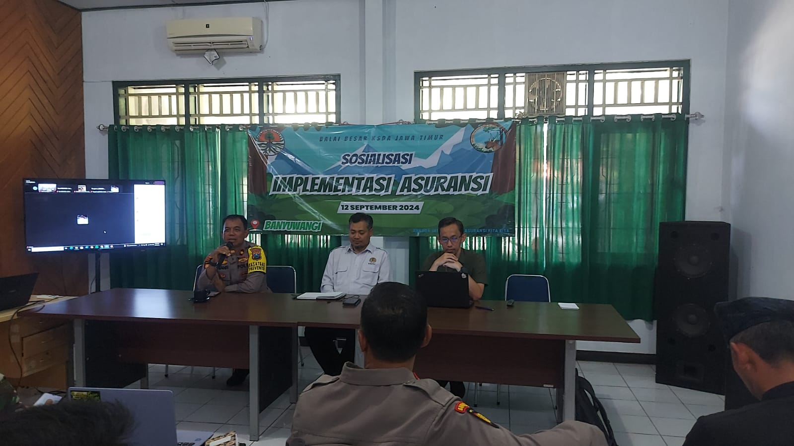 Pertemuan sosialisasi implementasi asuransi bagi pengunjung TWA Kawah Ijen di kantor BKSDA Jalan KH Agus Salim No 132 Banyuwangi pada Kamis (12/9) lalu.