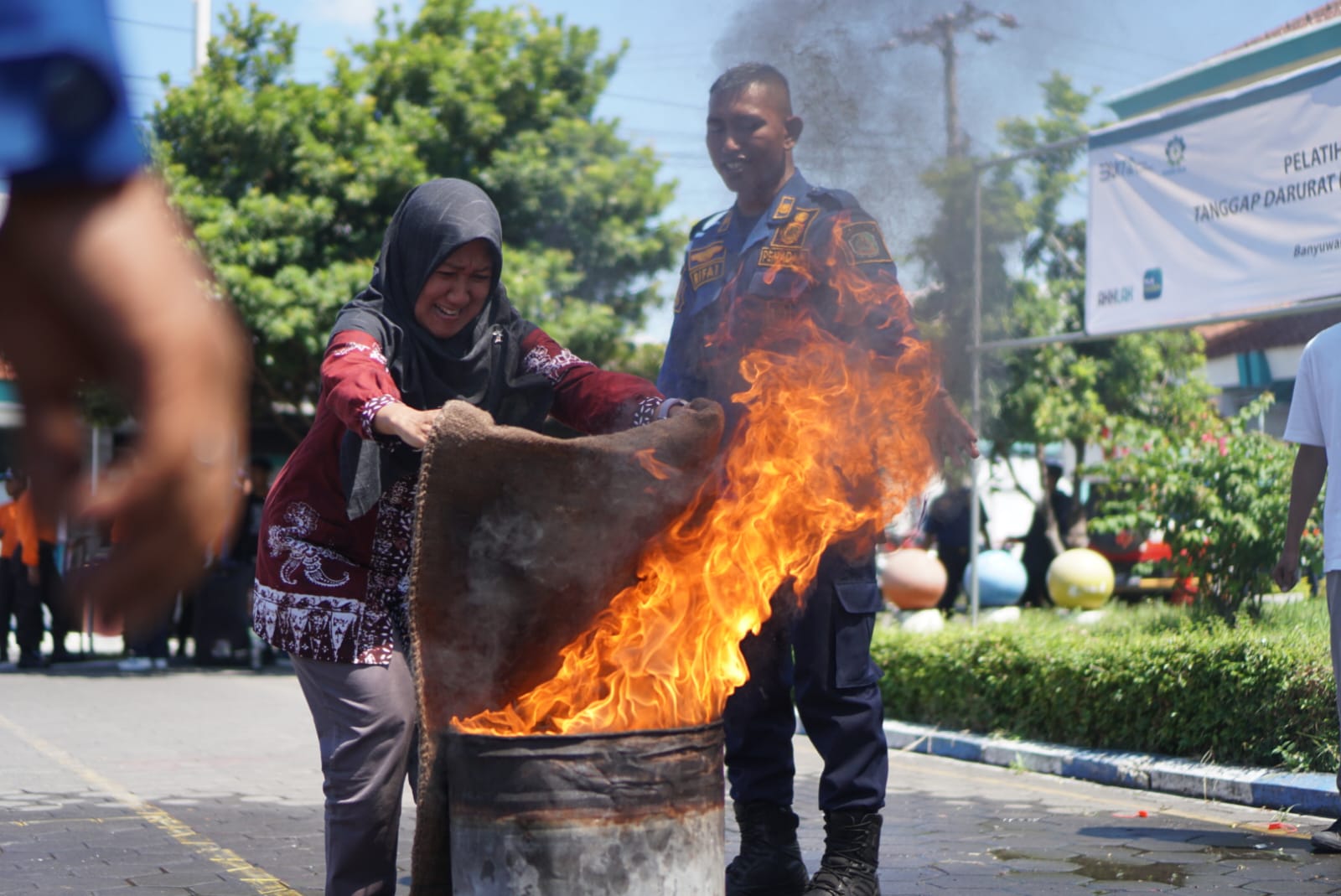 PLN UP3 Banyuwangi Gelar Simulasi Tanggap Darurat Kebakaran dan Huru-Hara