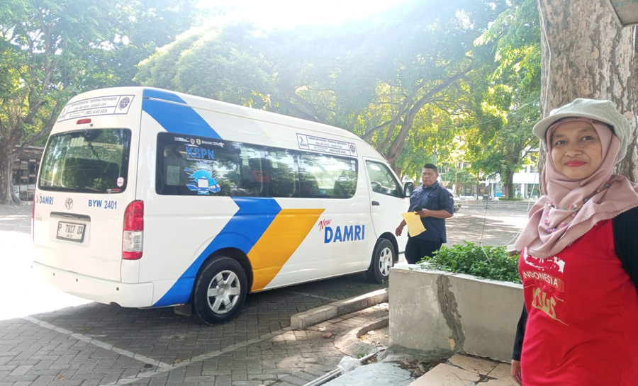 Armada DAMRI siap mengangkut wisatawan menuju Kawah Ijen.