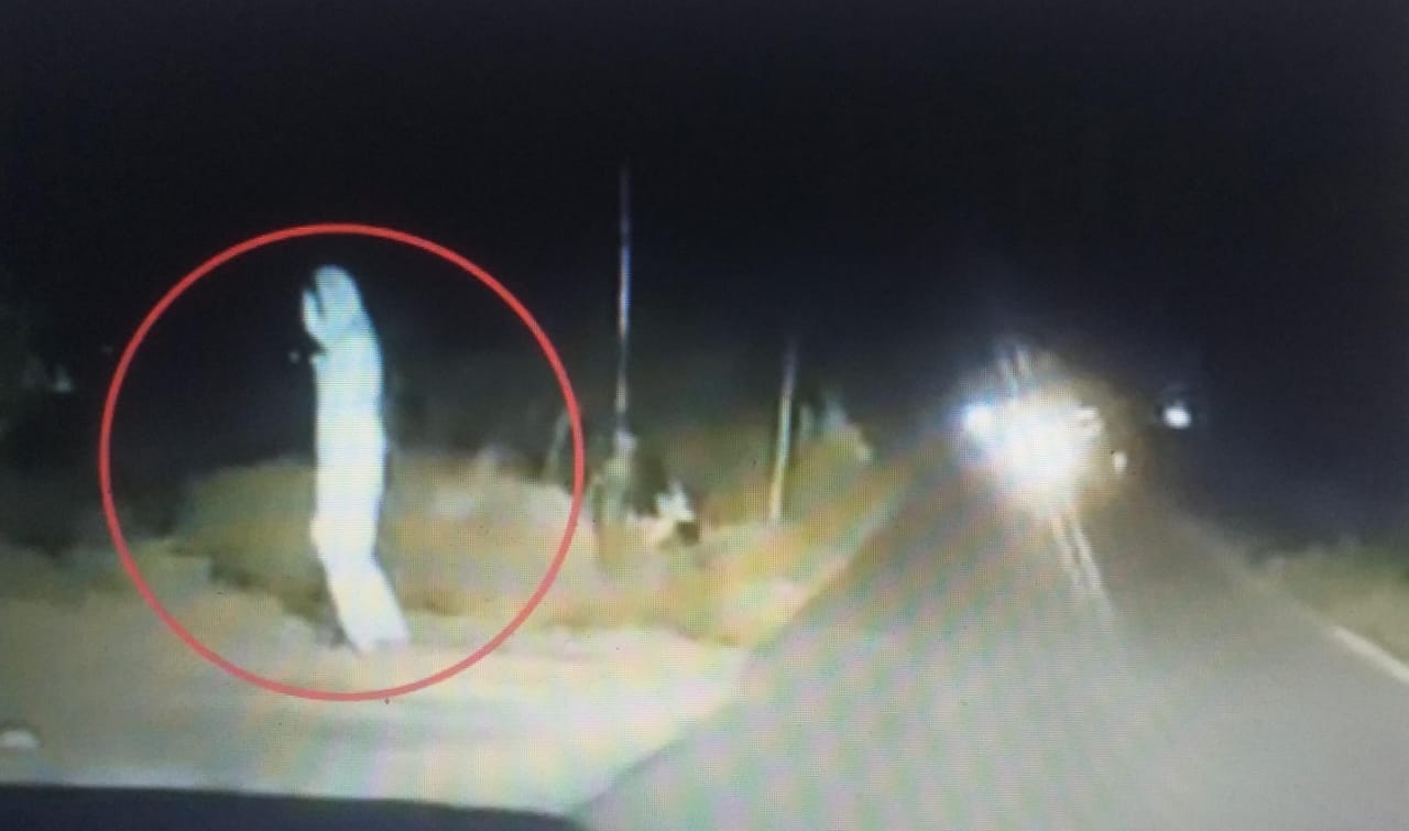 ASLI ATAU BUKAN: Sosok hantu pocong yang bikin warga Lasem Rembang resah