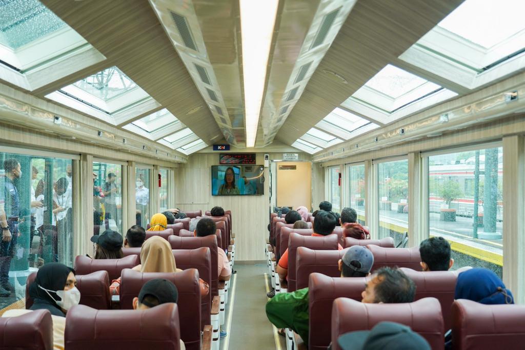 Kereta panoramic, salah satu inovasi KAI untuk pelanggan yang ingin melihat pemandangan dengan lebih leluasa.