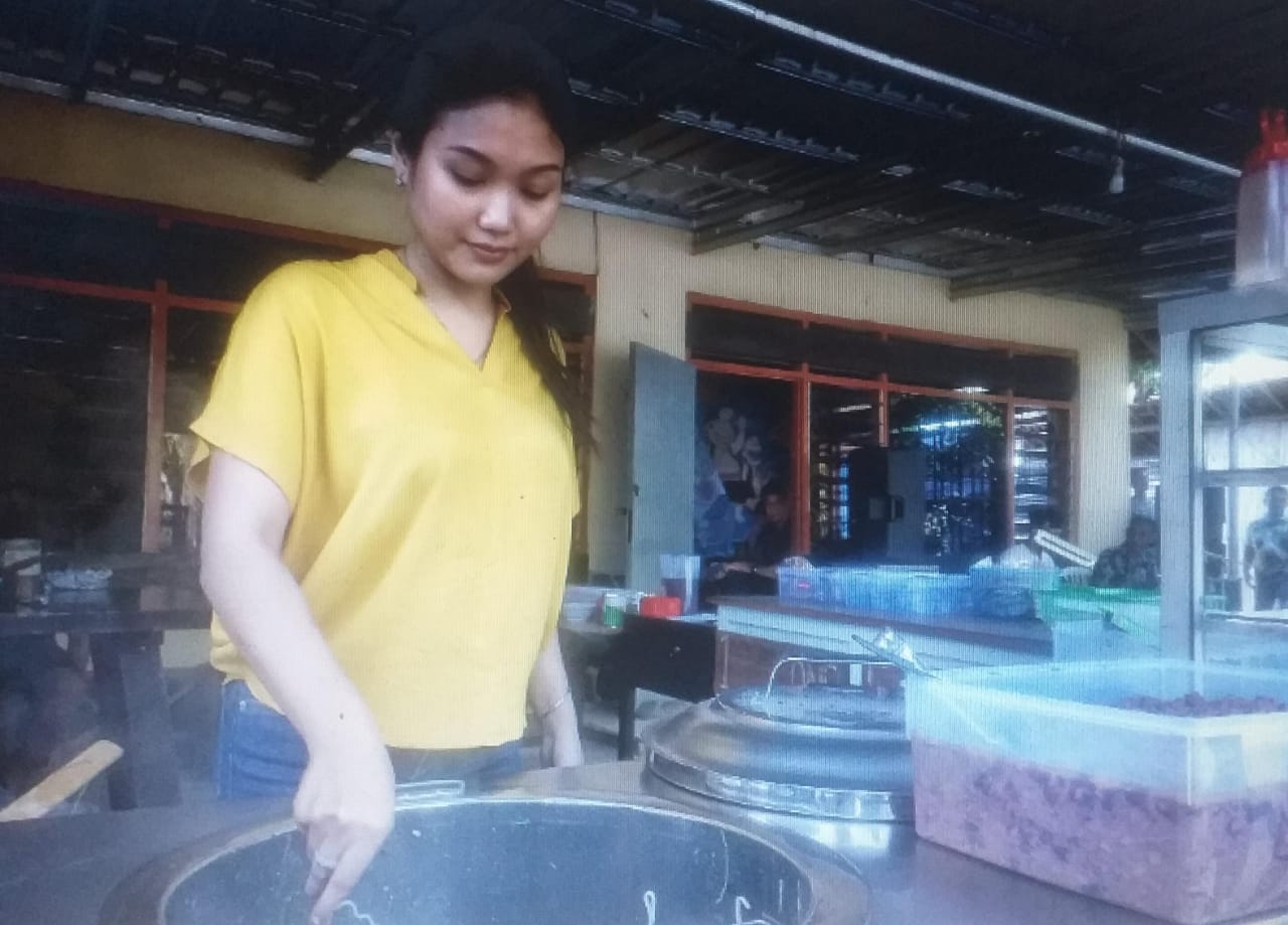 BISNIS KULINER: Riris Arista membuka bisnis kuliner