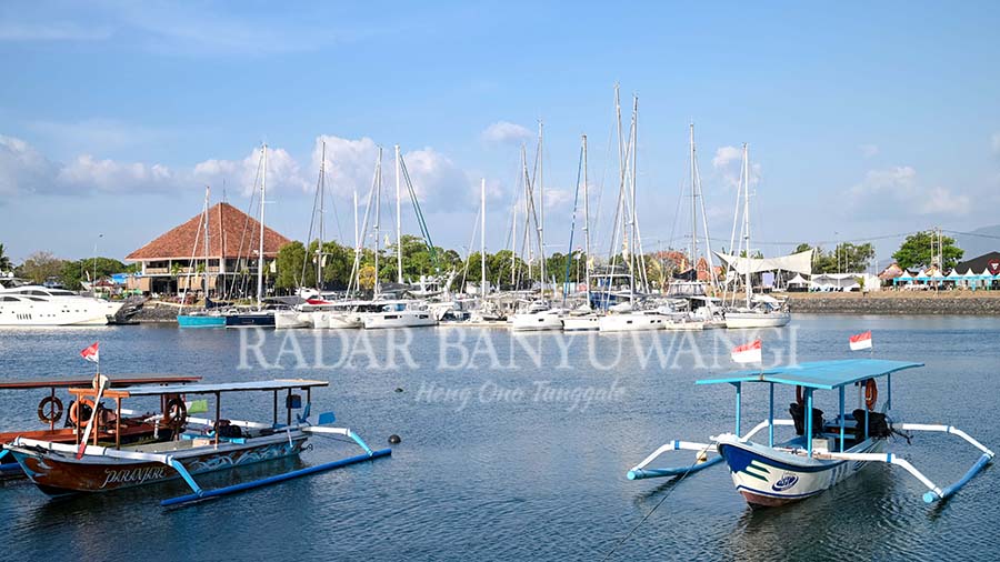 WISATA MARITIM: Sejumlah yacht sandar di Pantai Marina Boom, Banyuwangi, pada Kamis (10/10).