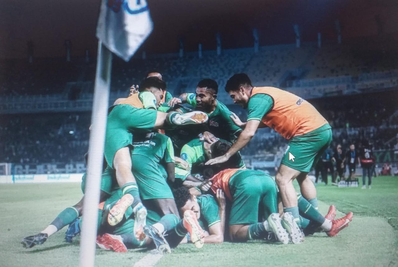 ADA DI PUCUK: Persebaya tandang ke markas Persib Bandung sebagai pemuncak klasemen sementara