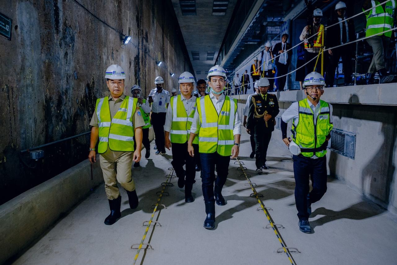 Wapres RI Gibran Rakabuming Raka meninjau progres MRT Jakarta fase 2A, Senin (21/10).