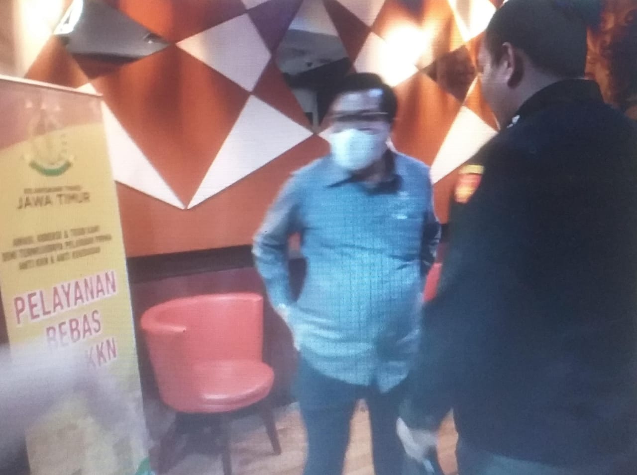 DIAMANKAN: Erintuah Damanik saat terjaring OTT Kejagung