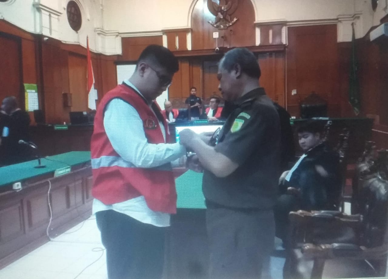 DICEKAL: Agar tak kabur sembari menunggu proses eksekusi, Kejati Jatim menunggu salinan putusan MA
