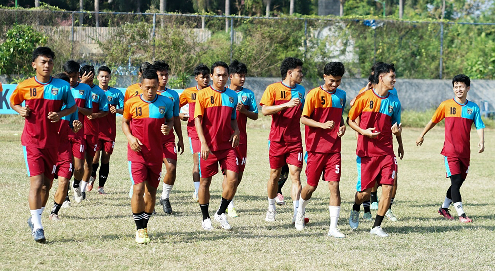 LEBIH FRESH: Tim Persewangi Banyuwangi mengenakan jersey baru dalam menghadapi musim kompetisi 2024/2025.