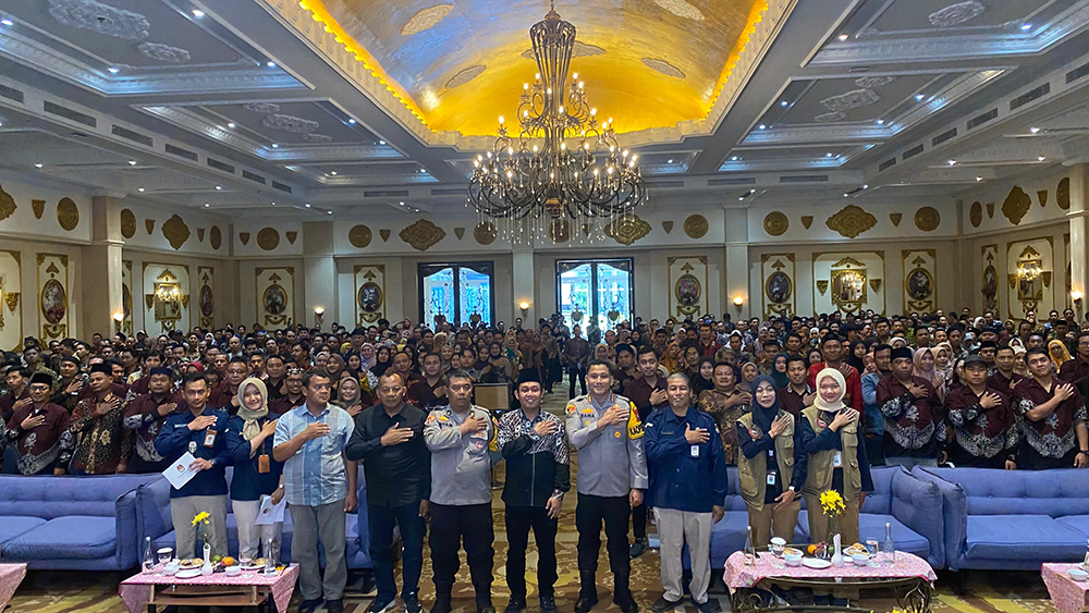 BIMTEK: Jajaran komisioner KPU dan Kapolresta Rama Samtama Putra menghadiri ToT dan Bimtek kepada PPS dan PPK di ballroom Hotel Aston Banyuwangi, Senin (4/11).