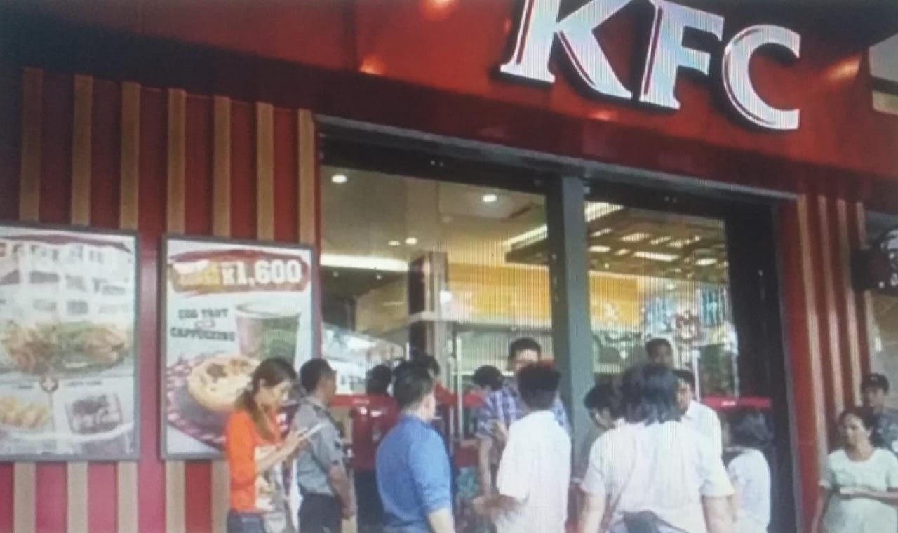 MENYUSUT: Gerai KFC di Indonesia menyurut seiring badai ekonomi yang menerpa selama kuartal III 2024