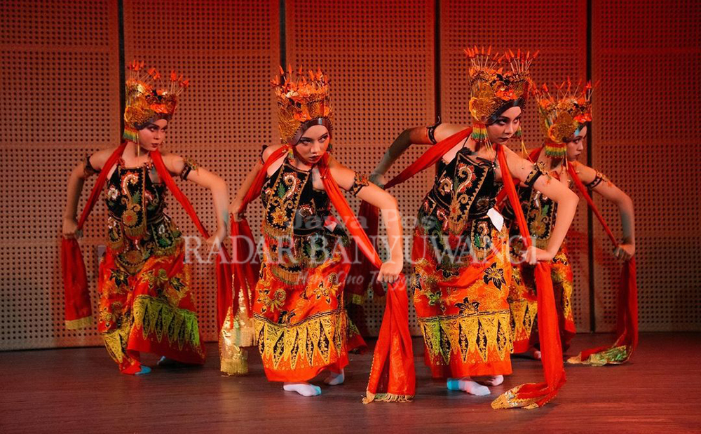 Para penari Padepokan Alang-Alang Kumitir menyuguhkan sendratari berjudul Sikep Sang Timur Aji Gandrung pada Perayaan 11 Tahun Galeri Indonesia Kaya di Jakarta