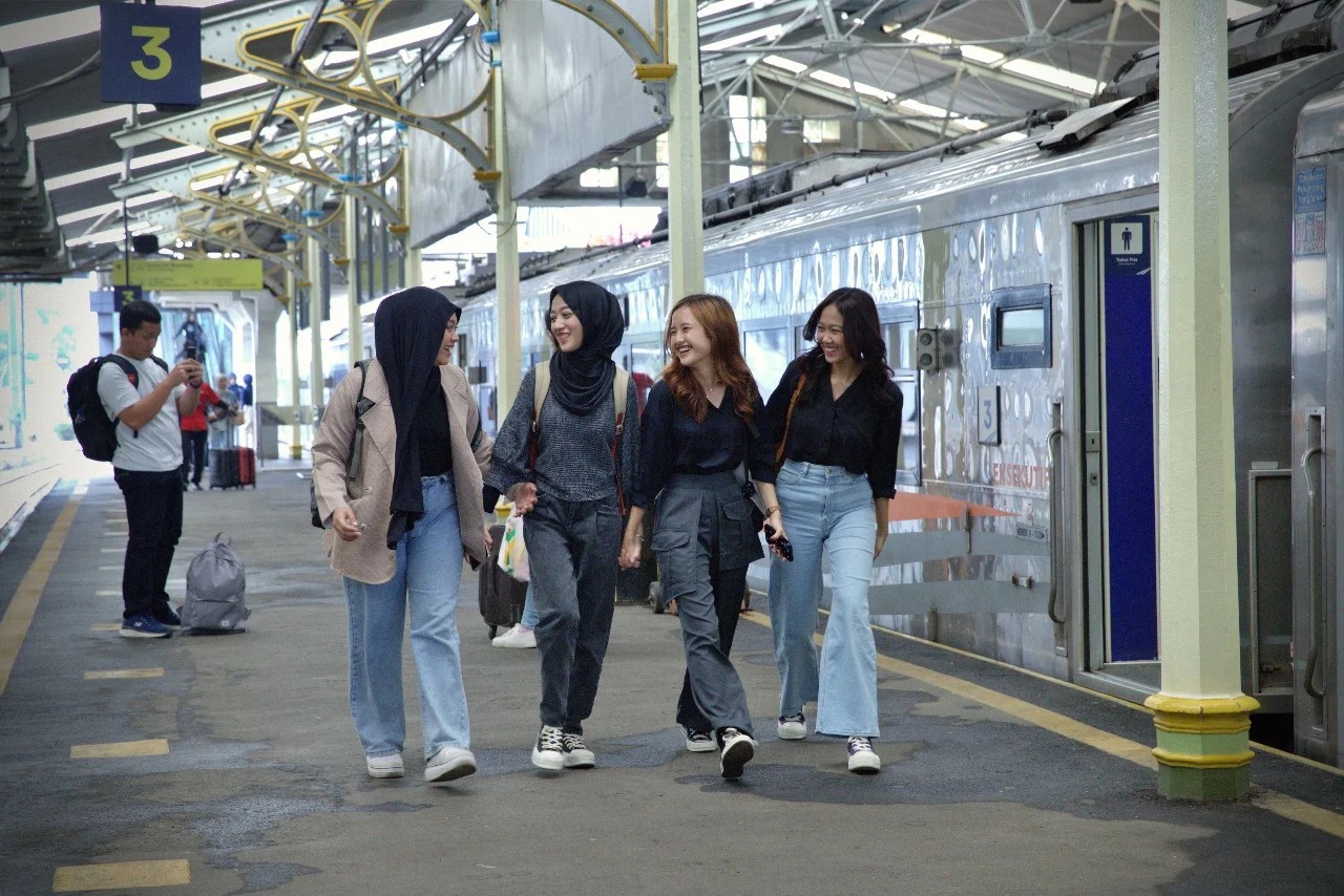Generasi milenial dan gen Z mendominasi penumpang kereta api.