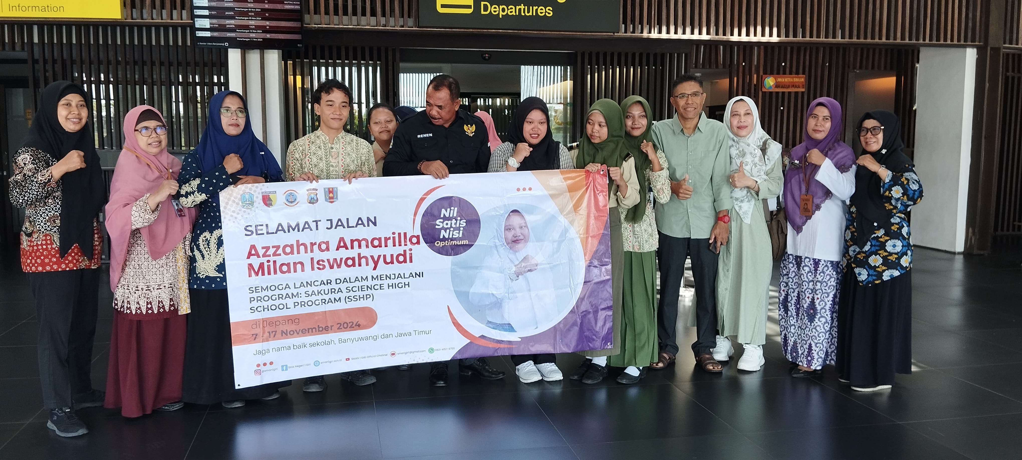 BANDARA BLIMBINGSARI : Kepala SMAGI Taruna Bangsa bersama Wakasek dan perwakilan siswa mengantarkan Azzahra Amarilla ke negara Jepang pada (7/11/2024)