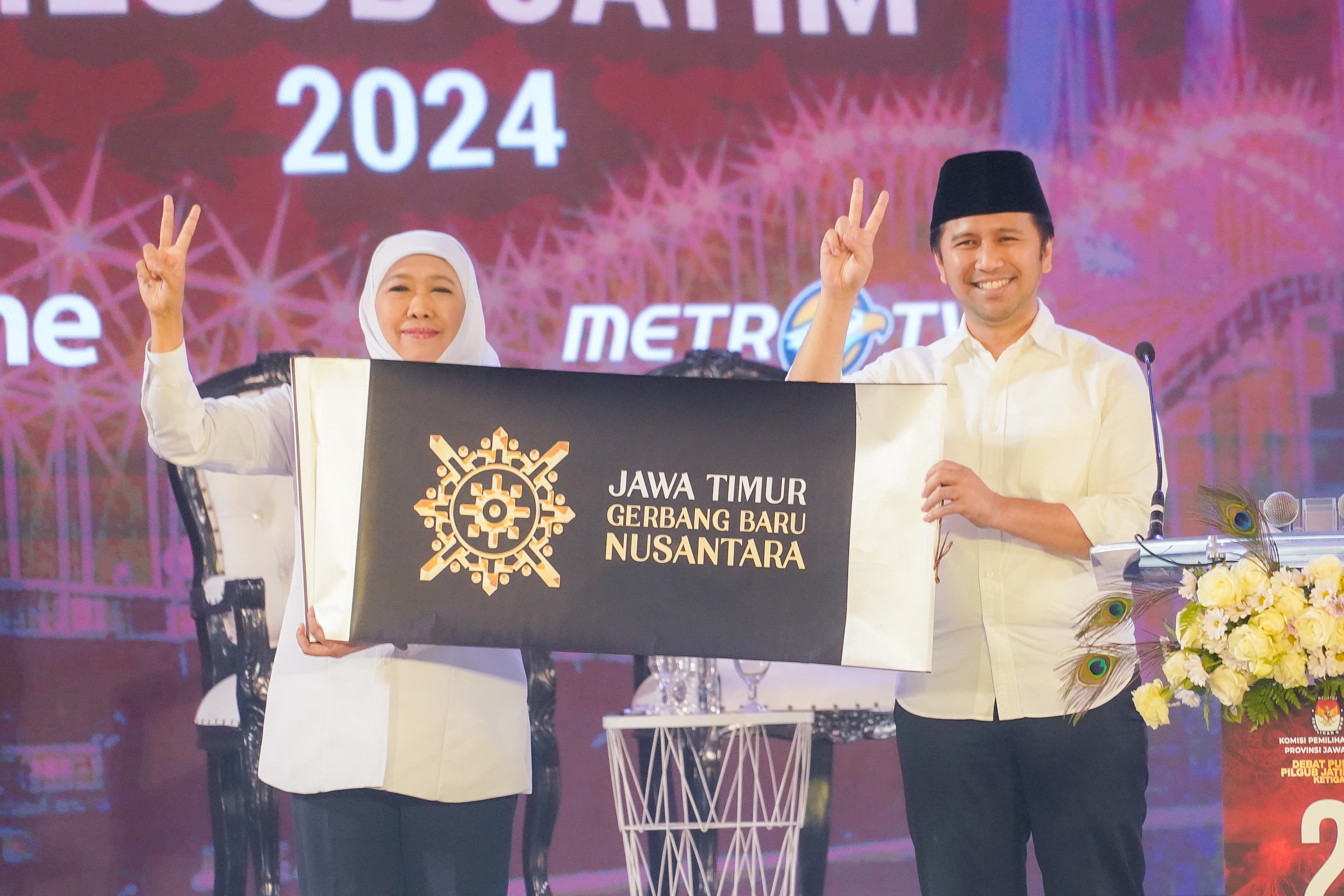 Pasangan cagub-cawagub Jatim nomor urut 2 Khofifah Indar Parawansa dan Emil Elestianto Dardak tampil meyakinkan pada debat pemungkas Pilgub Jatim di Grand City Surabaya pada Senin (18/11).