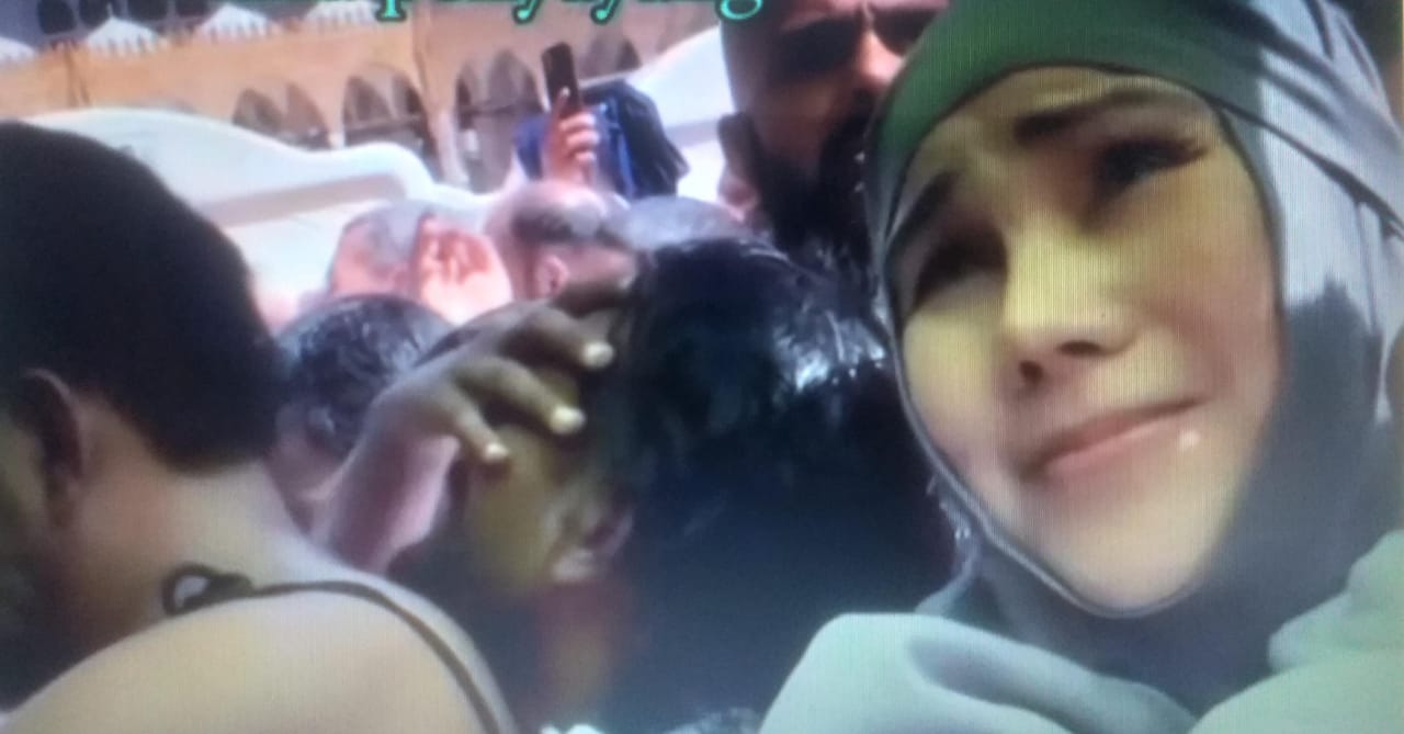 PENISTAAN: Kegiatan umrah Isa Zega dengan menggunakan hijab banyak menuai reaksi masyarakat