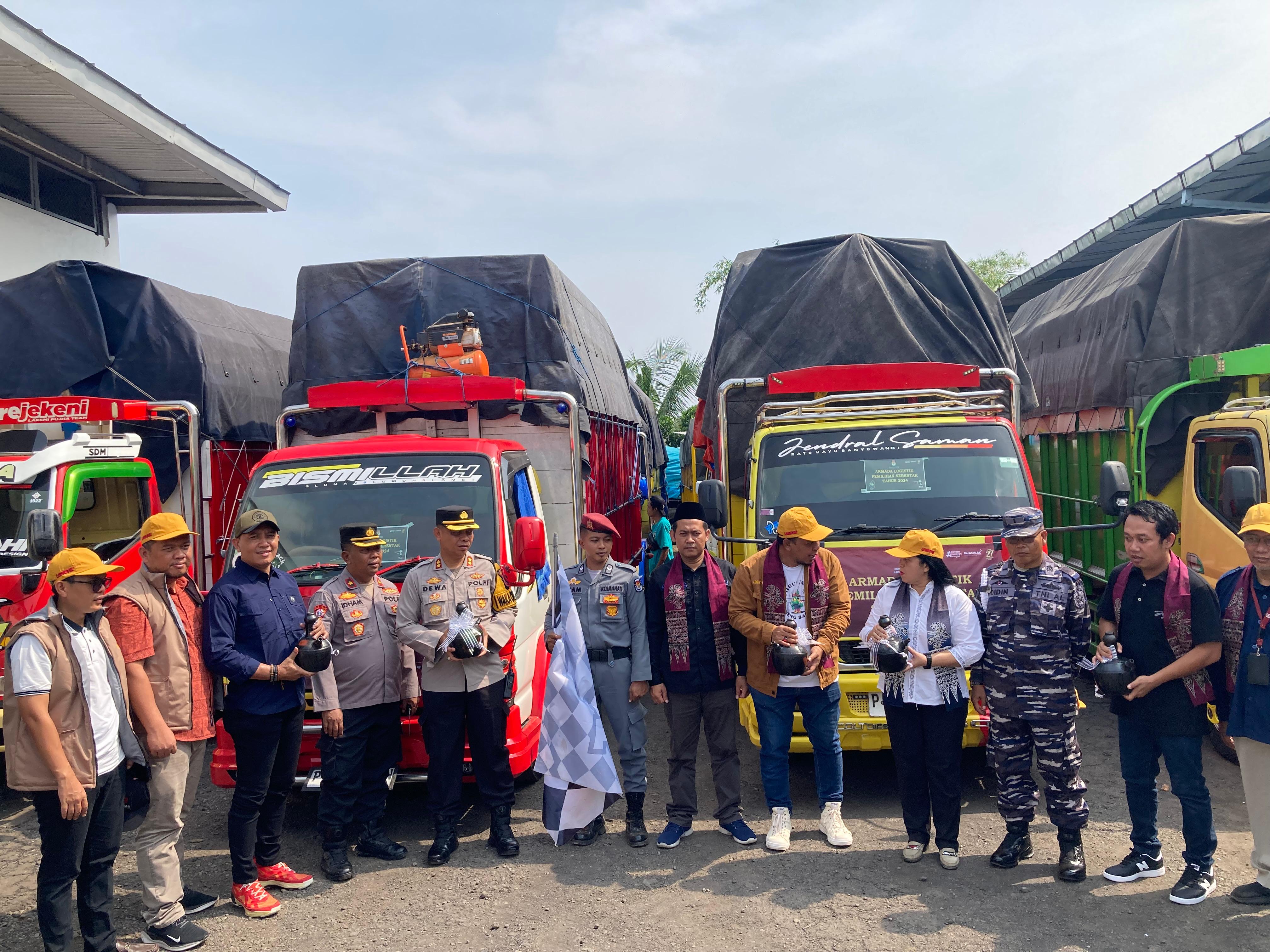 Distribusi logistik Pilkada Serentak 2024 dikawal ketat aparat Polresta Banyuwangi.