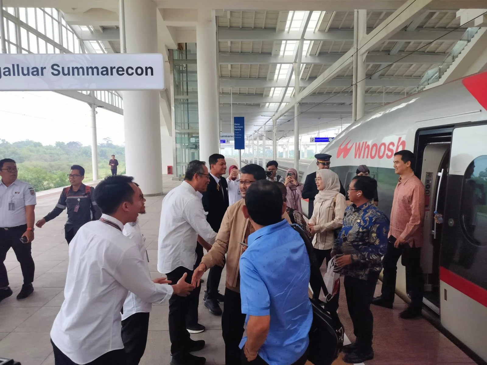 Komisi VI DPR RI mengunjungi Stasiun Tegalluar untuk mengevaluasi kesiapan layanan transportasi publik.