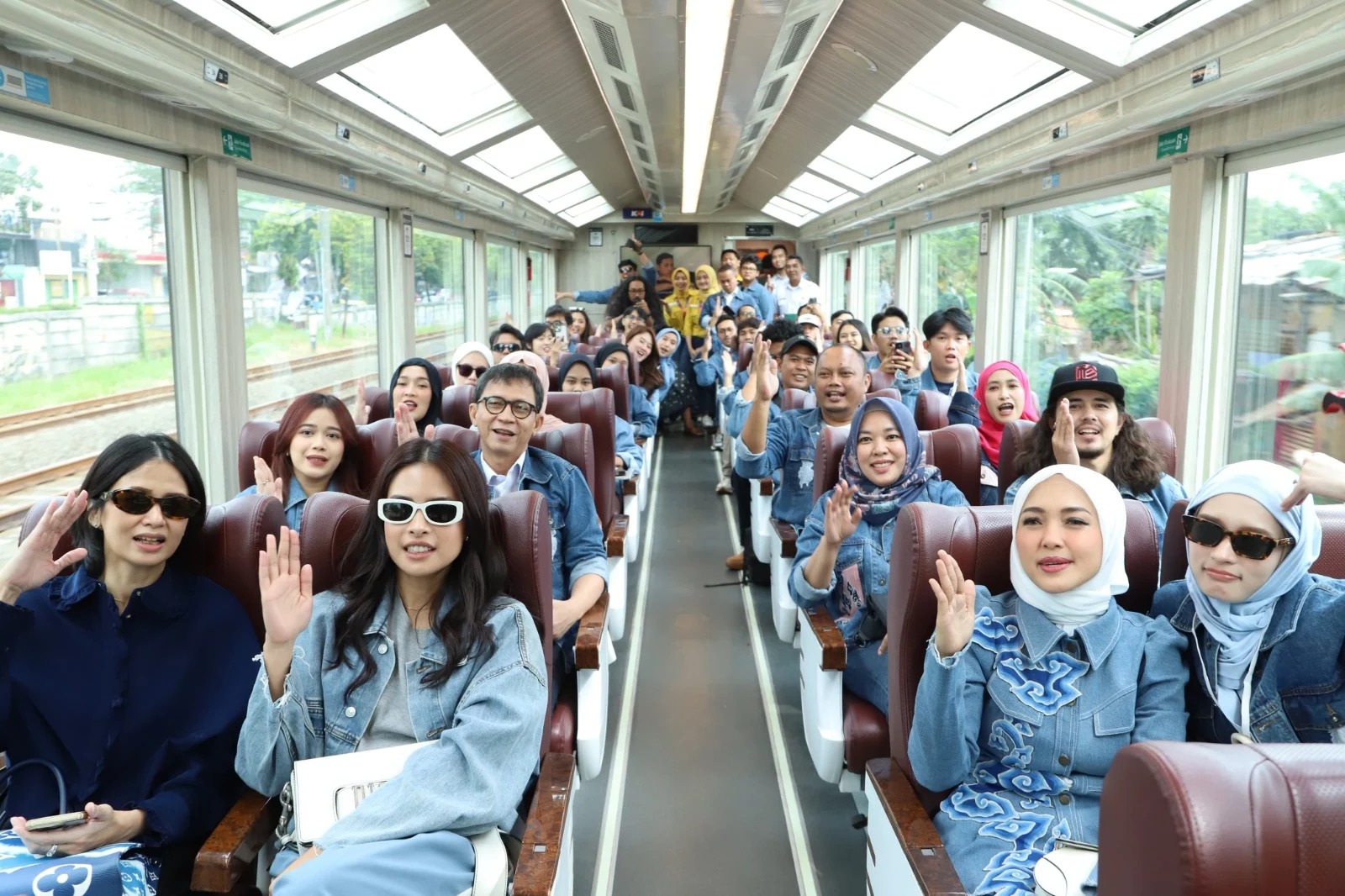 Tiket perjalanan kereta api untuk libur Nataru mulai banyak dipesan.