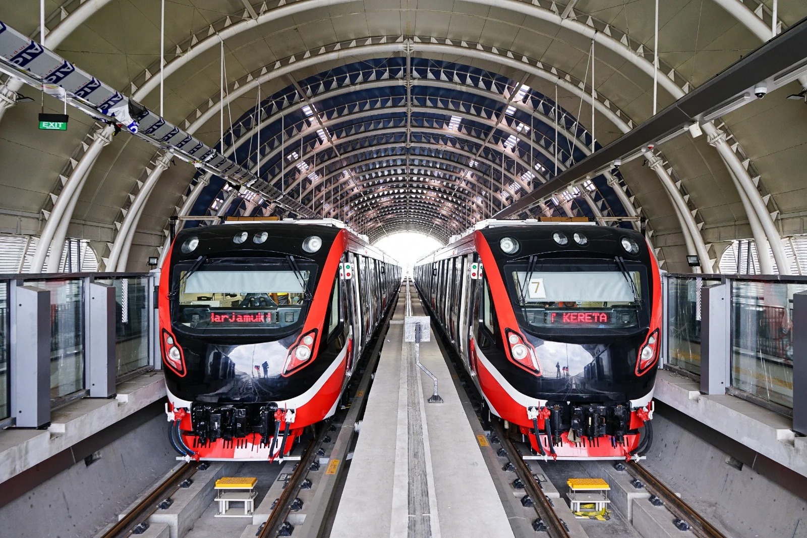 Kemenhub berupaya mengintegrasikan moda transportasi LRT Jabodebek dengan KA Bandara Soekarno-Hatta.