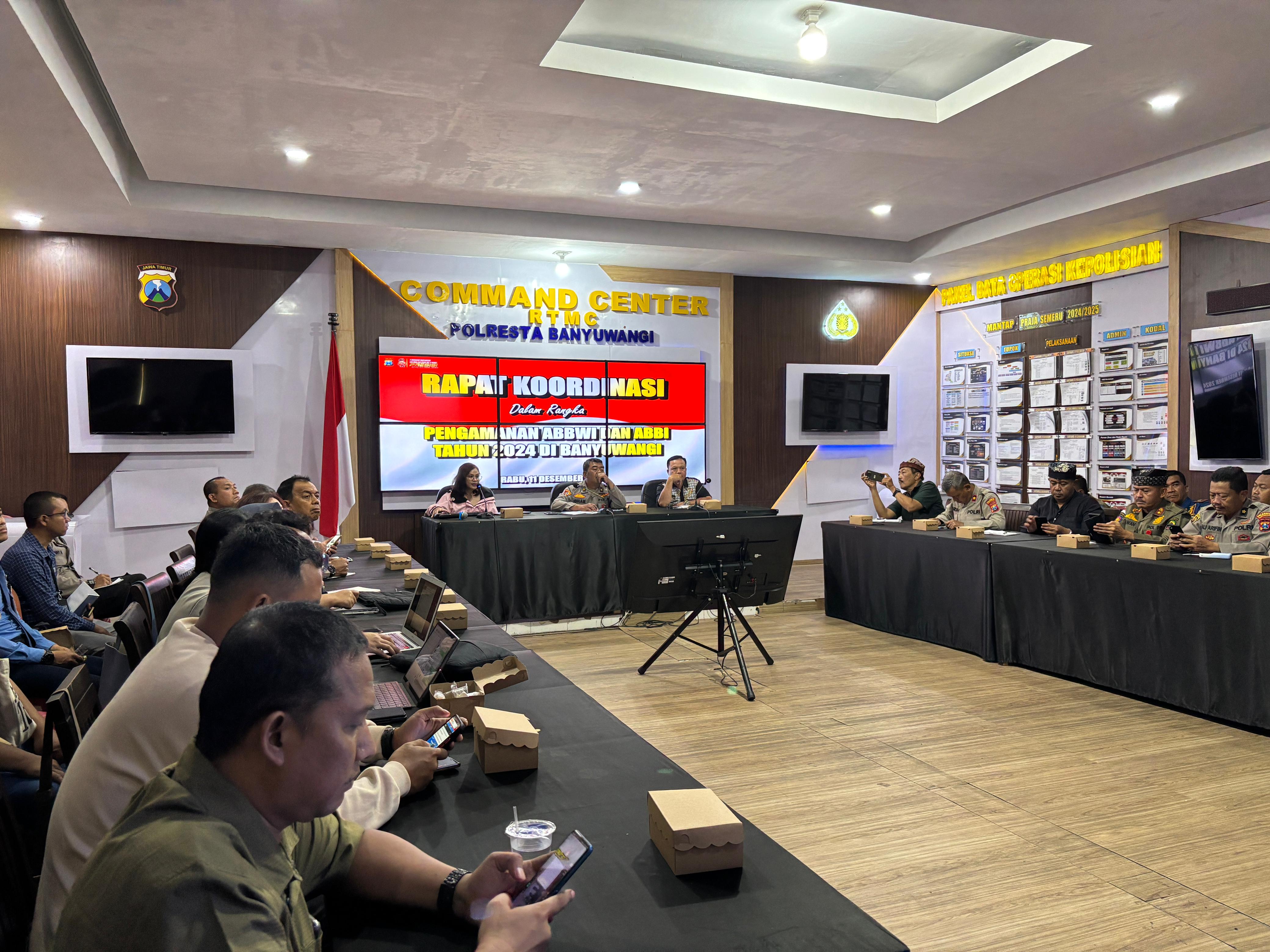 Polresta Banyuwangi menggelar rapat koordinasi ABBWI dan ABBI bersama instansi terkait untuk menciptakan situasi Banyuwangi yang kondusif.