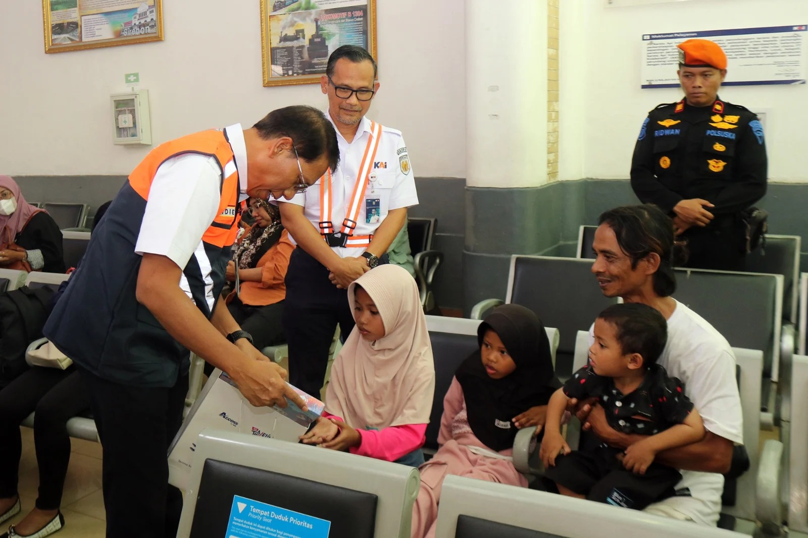 KAI siap mendukung pariwisata Banyuwangi dengan memperbarui sarana Kereta Api Blambangan Ekspres.
