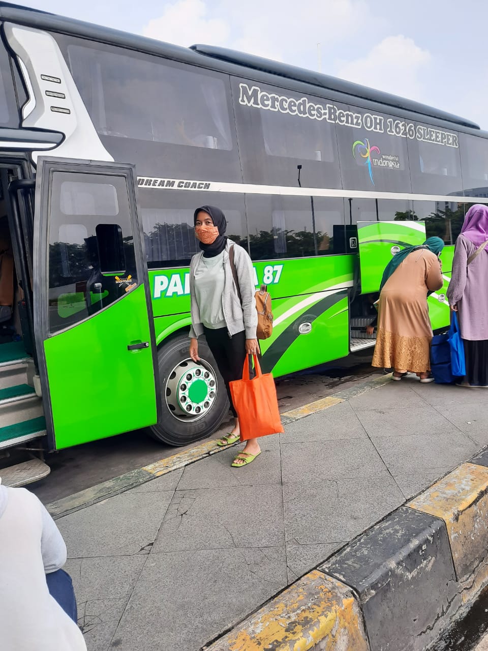 LIBURAN: Momen natarul moda transsportasi bus juga digemari masyarakat