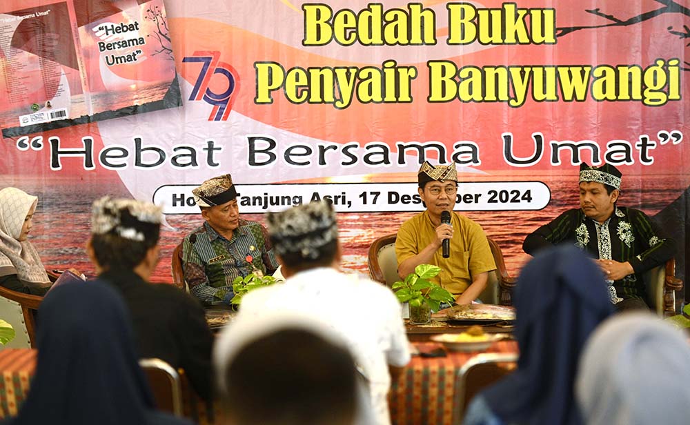 Ketua Majelis Kehormatan DKB Samsudin Adlawi menyampaikan materi dalam acara Bedah Buku Hebat Bersama Umat di Hotel Tanjung Asri, Selasa (17/12).