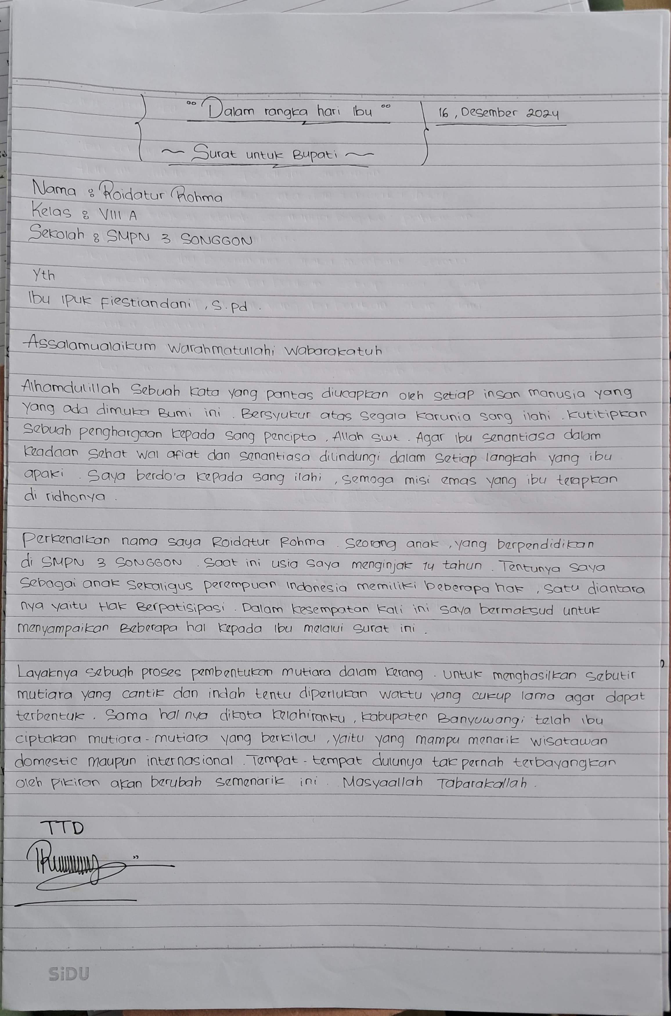 Siswi SMPN 3 Songgon mengungkapkan keindahan Banyuwangi melalui surat yang ditulisnya untuk Bupati Ipuk FIestiandani.