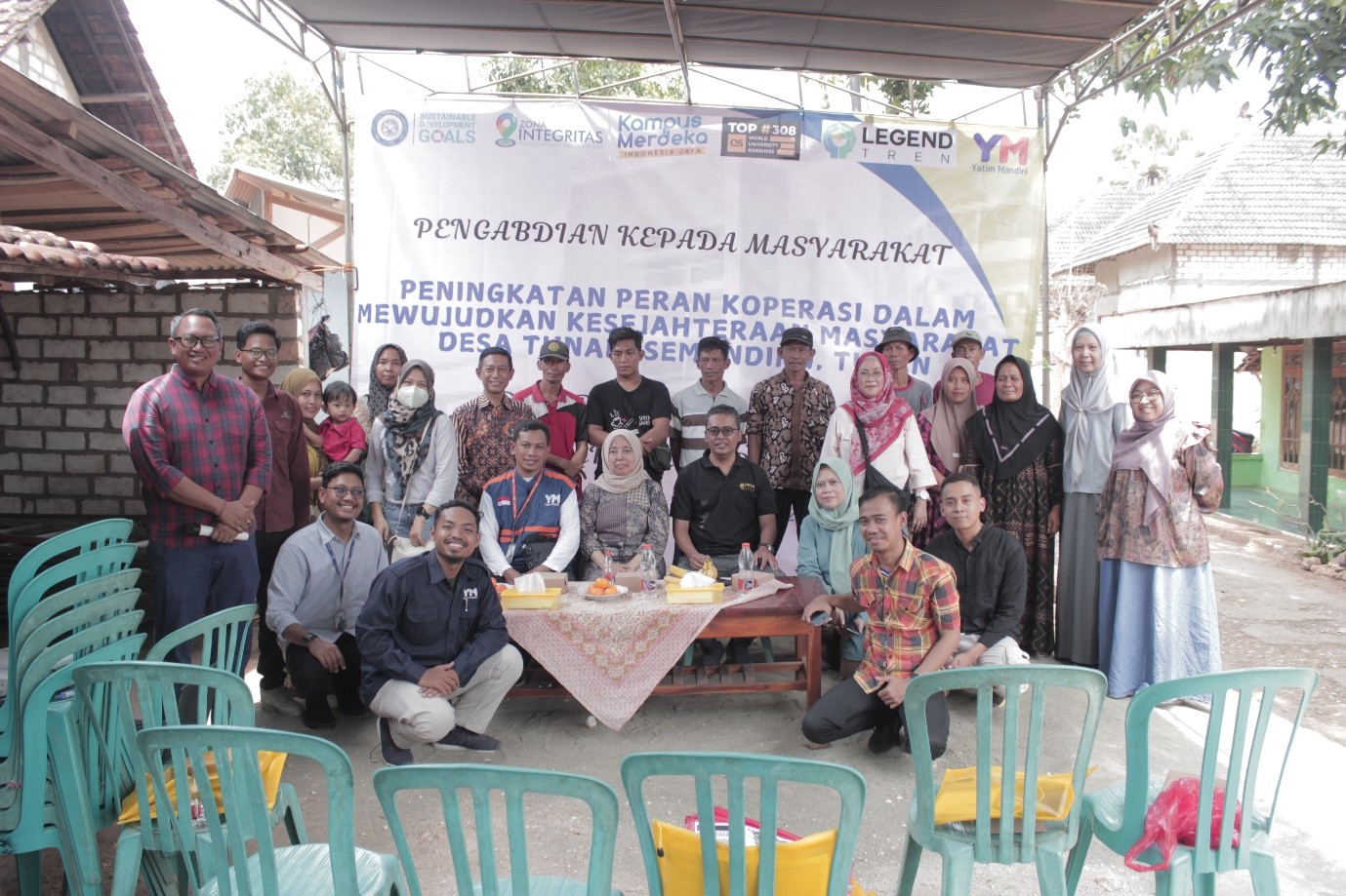 FEB Unair memberdayakan masyarakat Desa Tunah, Kecamatan Semanding, Kabupaten Tuban.