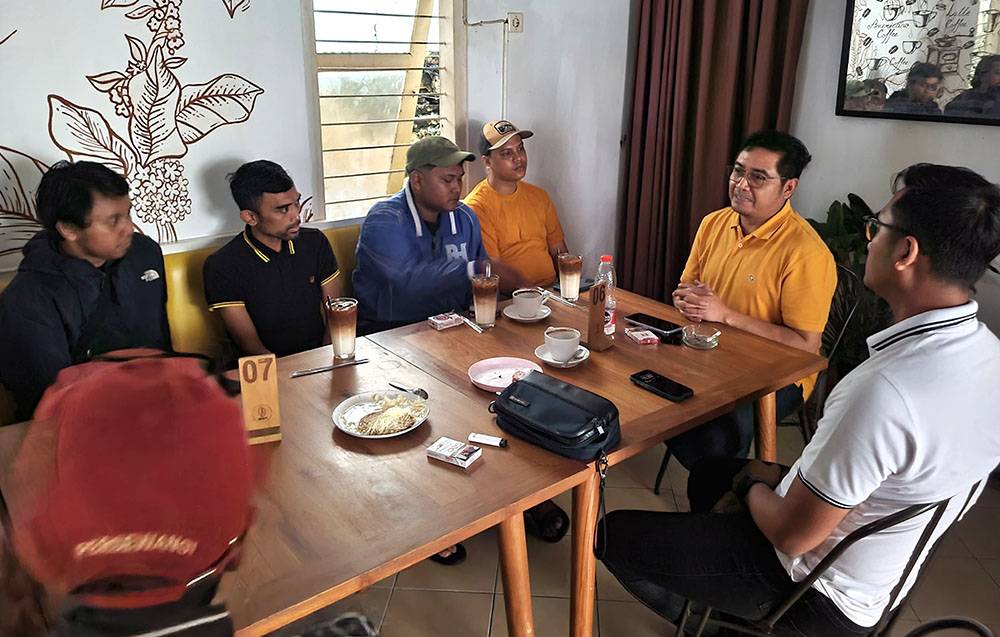 DUKUNG PERUBAHAN: Perwakilan suporter Squadra Lasblang menemui Presiden Klub Persewangi Banyuwangi Handoko, Kamis (26/12).