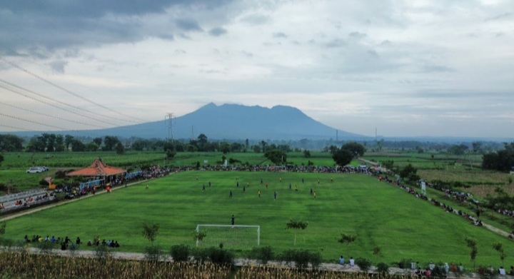 VIEW GUNUNG BALURAN: Lapangan Bima Sakti batal menggelar pertandingan Grup B Liga 4 PSSI Jatim
