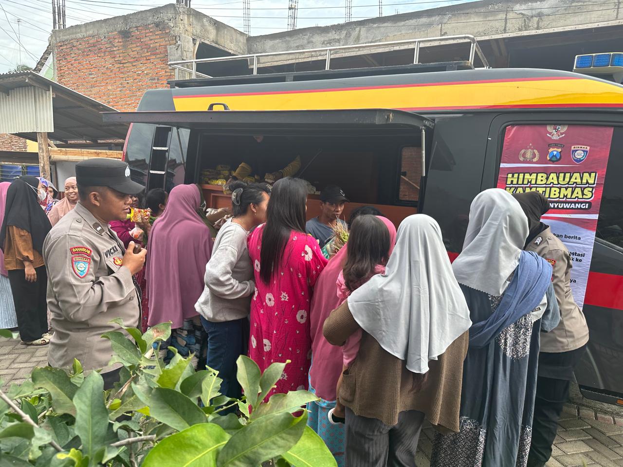 Program Mayur Kamtibmas Polresta Banyuwangi menyasar warga Perum Kalipuro, Jumat (3/1/2025).