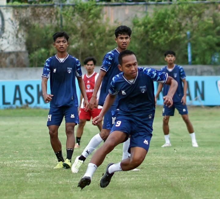 MATERI KOMPLIT: Pengamat sepak bola Banyuwangi menempatkan Persewangi sebagai unggulan di Grup A untuk lolos putaran kedua