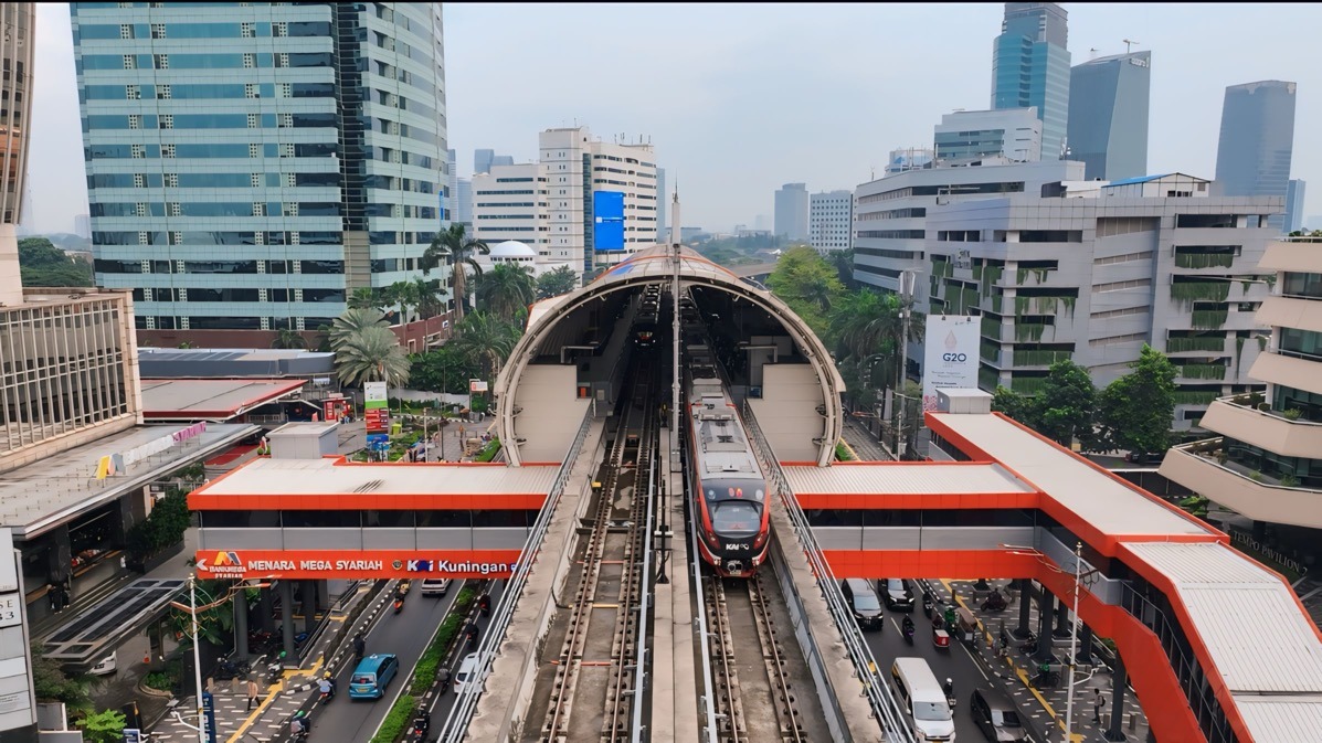 Jumlah penumpang LRT Jabodebek kembali memecahkan rekor saat malam pergantian tahun.