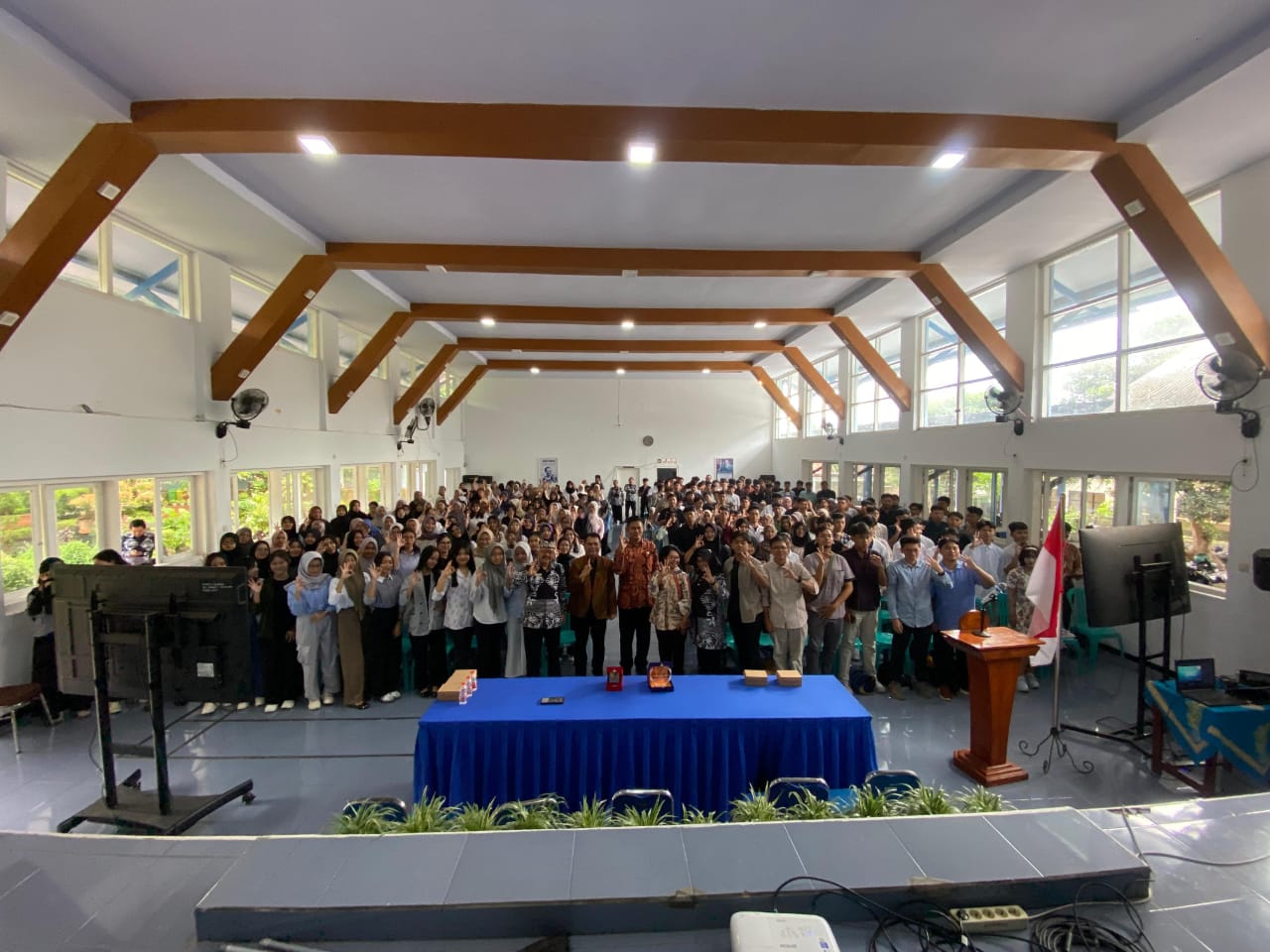 AULA : Suasana pembukaan pembekalan dan ujian TOEFL SMAN 1 Glagah bekerjasama dengan LKP Texas.