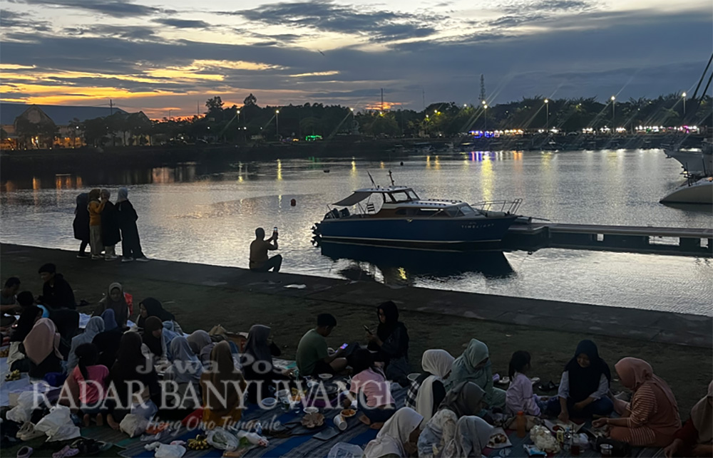 Pantai Boom Banyuwangi juga disesaki pengunjung saat libur Natal 2024 dan tahun baru 2025 lalu.