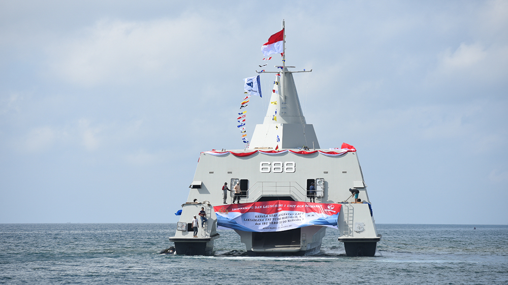 ANTIRADAR: KRI Golok sesaat setelah diluncurkan di Selat Bali tahun 2021 silam.