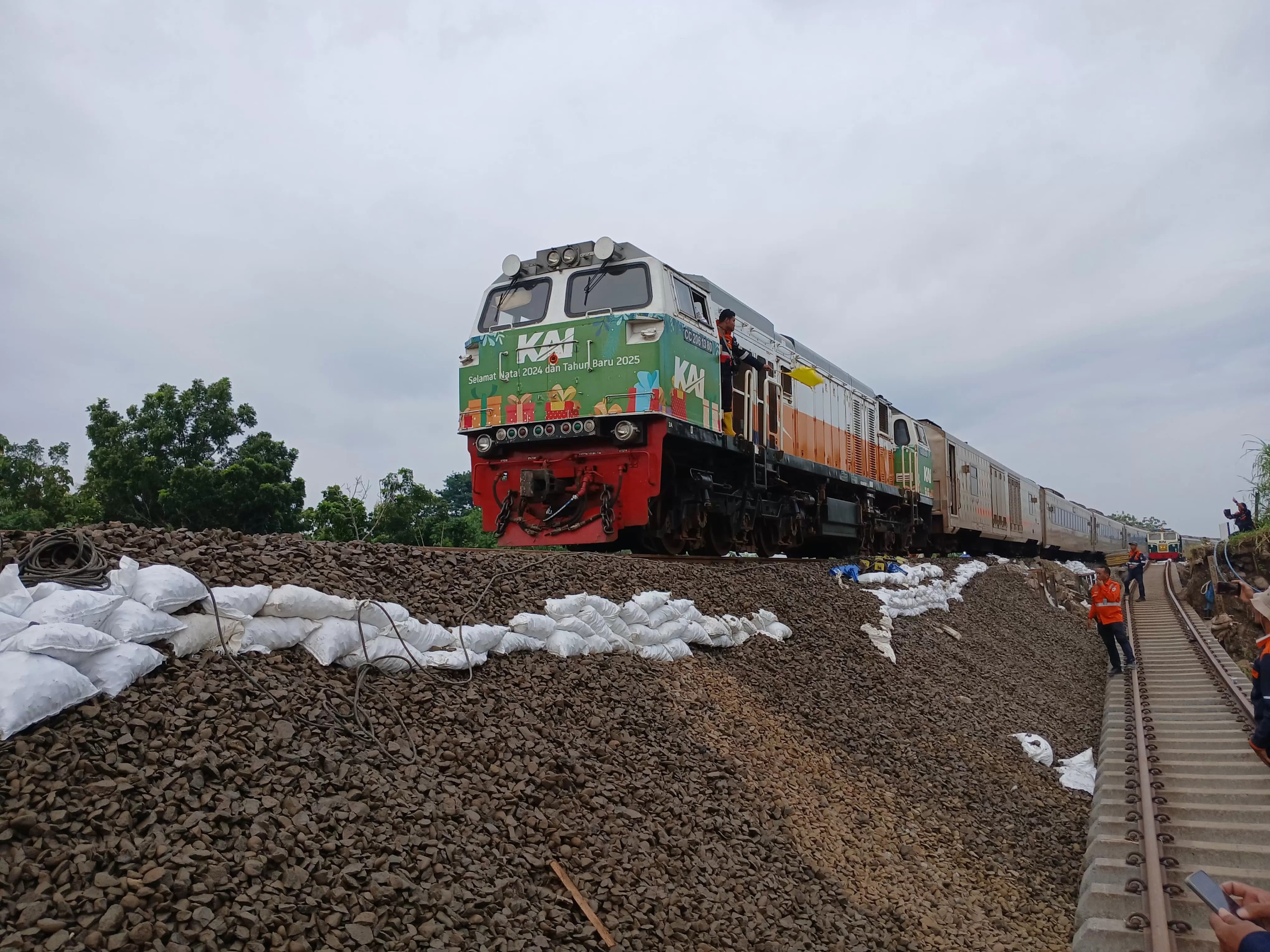 PT KAI Daop 4 Semarang telah menyelesaikan perbaikan salah satu jalur di KM 32+5/7 di Kabupaten Grobogan, Jawa Tengah.