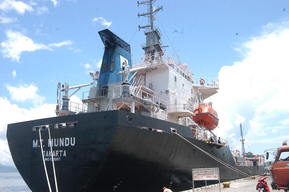 GEDE: Kapal tanker sandar di pelabuhan Tanjung Wangi Banyuwangi beberapa waktu lalu.