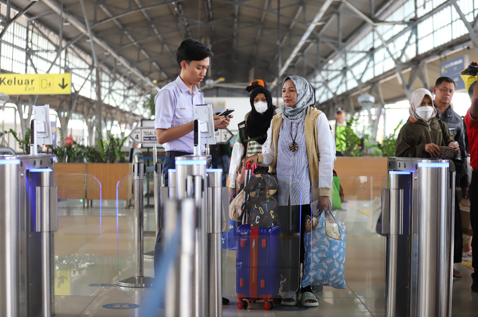 Libur panjang Isra Miraj dan Imlek, okupansi penumpang kereta api melebihi 100 persen.