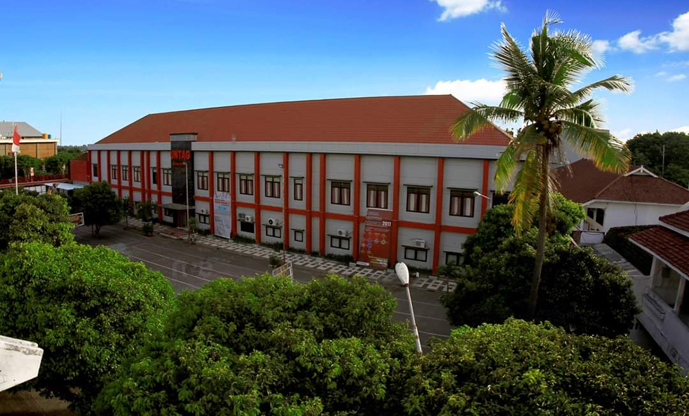 Kampus Untas Banyuwangi berada di tengah-tengah Kota Banyuwangi.