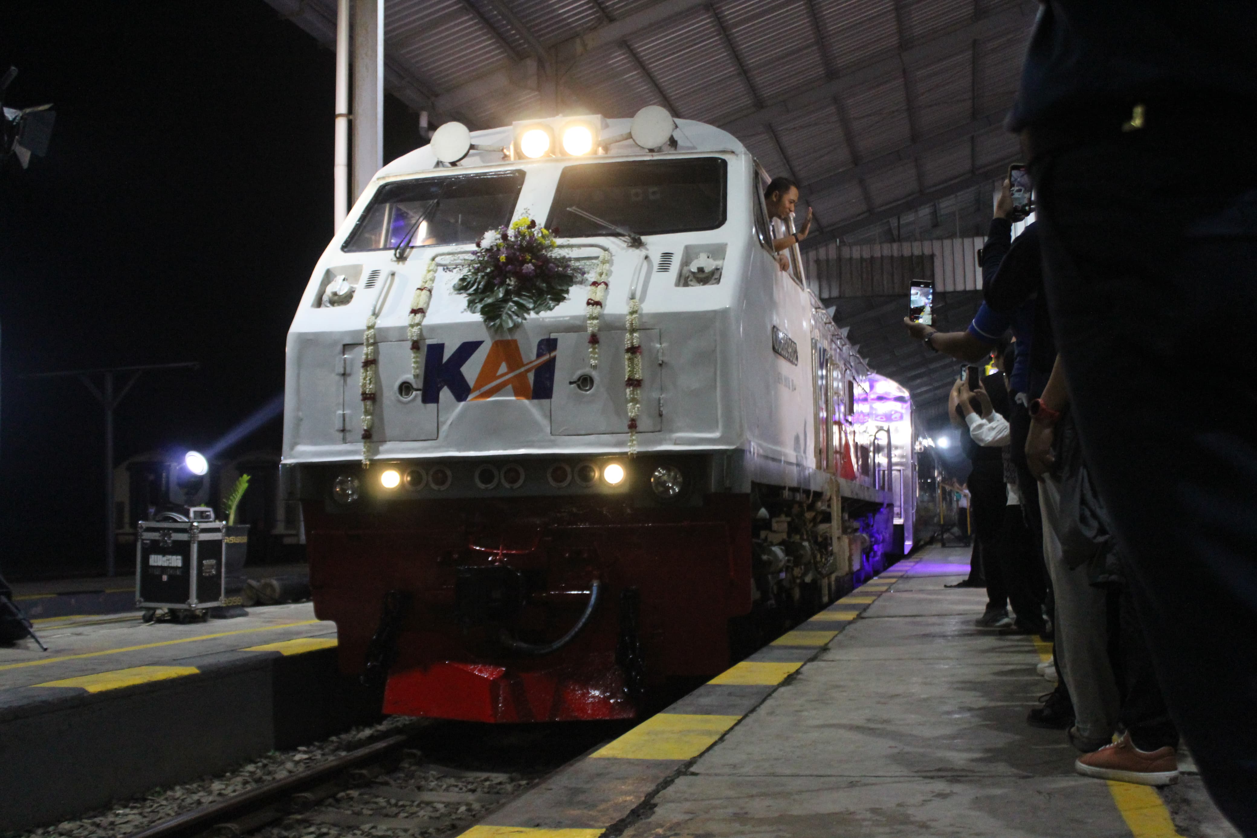 PT KAI meluncurkan KA Ijen Ekspres di Stasiun Ketapang Banyuwangi, Sabtu (1/2).