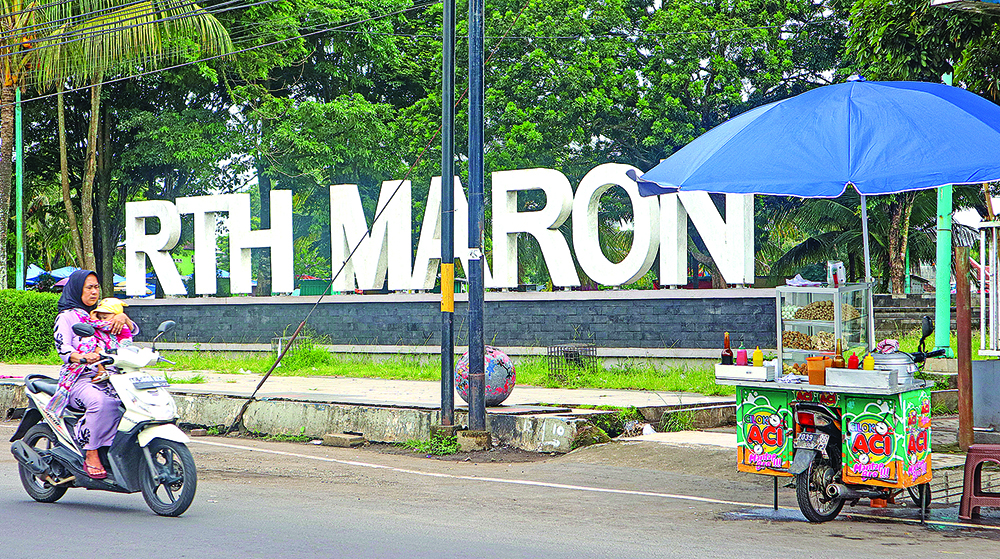 DIPERTANYAKAN: RTH Maron, Desa Genteng Kulon, Kecamatan Genteng kembali disoal pengelolaannya, Jumat (31/1).